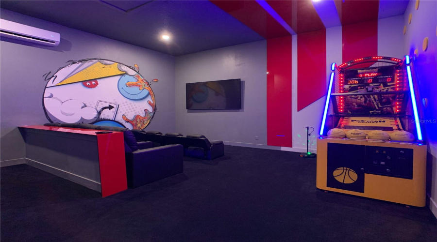 DAVENPORT, Florida 33837, 6 Bedrooms Bedrooms, ,6 BathroomsBathrooms,Residential,For Sale,PINE OAK,0,MFRO6380856