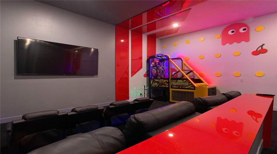 DAVENPORT, Florida 33837, 6 Bedrooms Bedrooms, ,6 BathroomsBathrooms,Residential,For Sale,PINE OAK,0,MFRO6380856