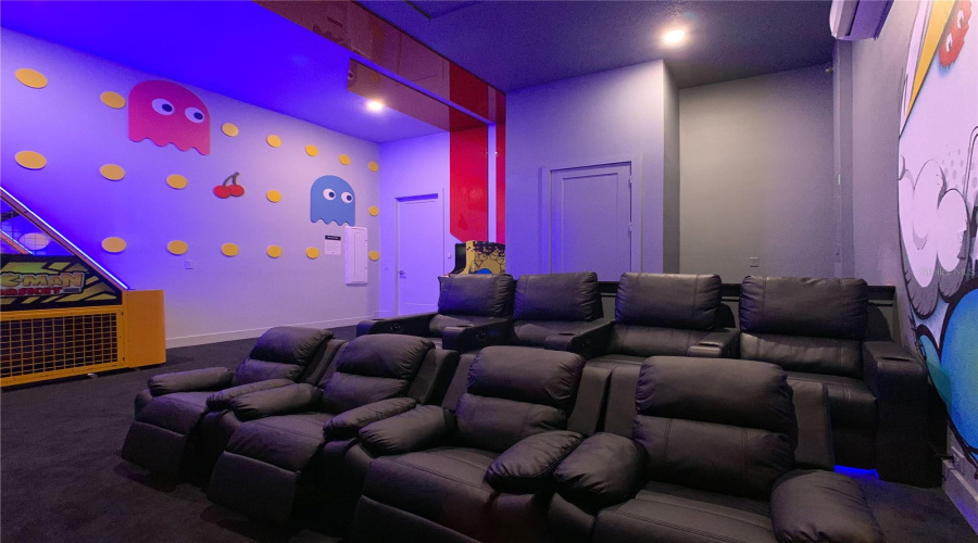 DAVENPORT, Florida 33837, 6 Bedrooms Bedrooms, ,6 BathroomsBathrooms,Residential,For Sale,PINE OAK,0,MFRO6380856