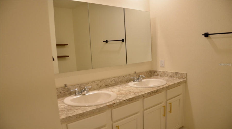 DAVENPORT, Florida 33837, 3 Bedrooms Bedrooms, ,2 BathroomsBathrooms,Residential,For Sale,EAGLEVIEW,0,MFRS5143737