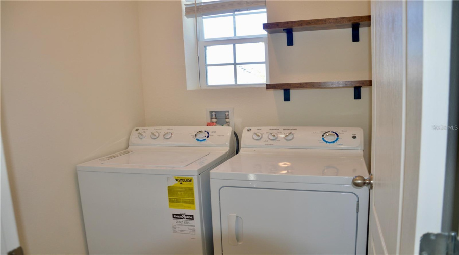 DAVENPORT, Florida 33837, 3 Bedrooms Bedrooms, ,2 BathroomsBathrooms,Residential,For Sale,EAGLEVIEW,0,MFRS5143737