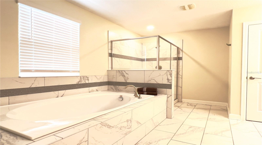 DAVENPORT, Florida 33896, 6 Bedrooms Bedrooms, ,6 BathroomsBathrooms,Residential,For Sale,PEBBLE BEACH,0,MFRO6239758