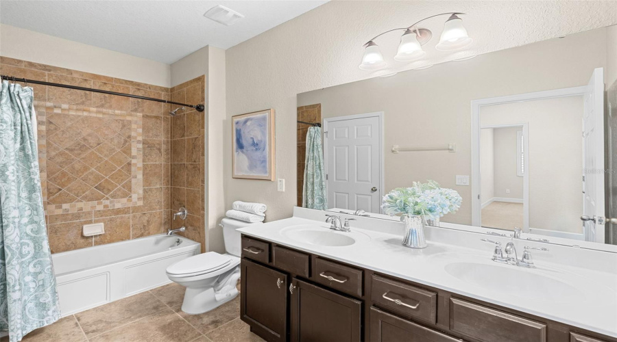 Second story full bath (2)