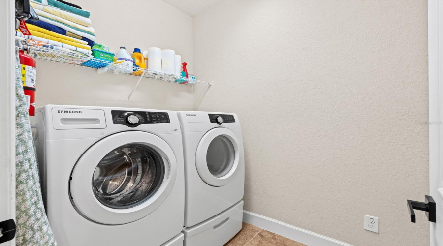 Laundry room (first floor)