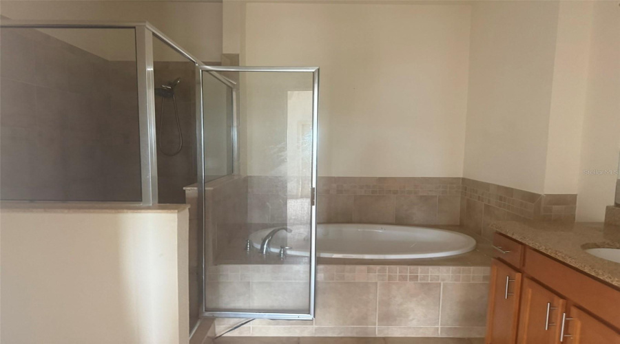 DAVENPORT, Florida 33897, 4 Bedrooms Bedrooms, ,3 BathroomsBathrooms,Residential,For Sale,BELLA VISTA,0,MFRTB8475461