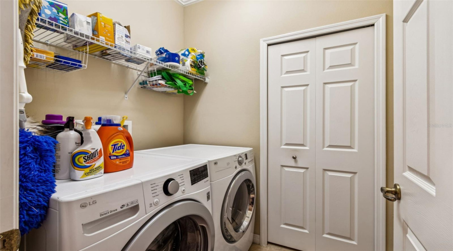 ORLANDO, Florida 32836, 3 Bedrooms Bedrooms, ,2 BathroomsBathrooms,Residential,For Sale,FALLSGROVE,0,MFRTB8459800