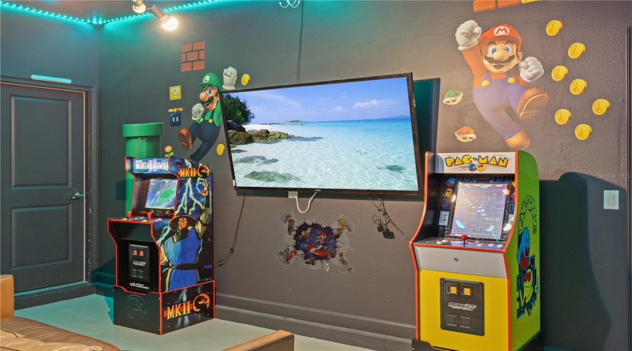 DAVENPORT, Florida 33896, 9 Bedrooms Bedrooms, ,5 BathroomsBathrooms,Residential,For Sale,BIRDIE,0,MFRS5130389