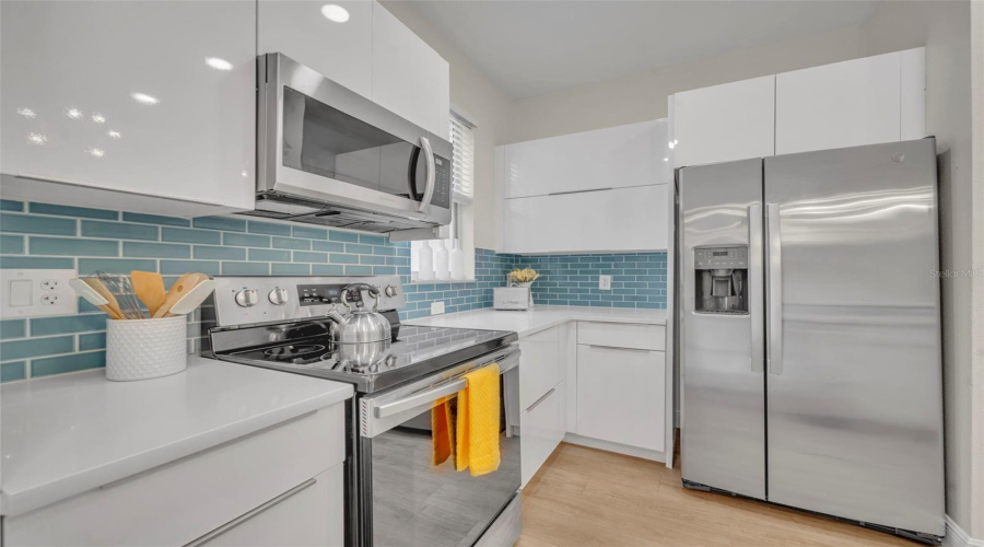 KISSIMMEE, Florida 34746, 4 Bedrooms Bedrooms, ,3 BathroomsBathrooms,Residential,For Sale,BEACH,0,MFRO6382044