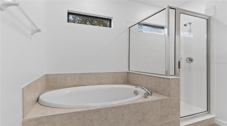 DAVENPORT, Florida 33837, 5 Bedrooms Bedrooms, ,5 BathroomsBathrooms,Residential,For Sale,BUTTERFLY ORCHID,0,MFRO6382144