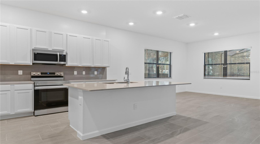 DAVENPORT, Florida 33837, 5 Bedrooms Bedrooms, ,5 BathroomsBathrooms,Residential,For Sale,BUTTERFLY ORCHID,0,MFRO6382144