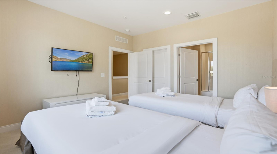 KISSIMMEE, Florida 34747, 3 Bedrooms Bedrooms, ,3 BathroomsBathrooms,Residential,For Sale,BRASILIA,0,MFRO6382135