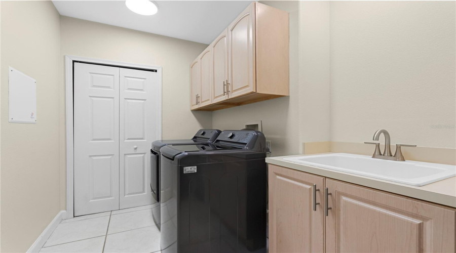 ORLANDO, Florida 32836, 2 Bedrooms Bedrooms, ,2 BathroomsBathrooms,Residential,For Sale,THE ESPLANADE,0,MFRO6380502