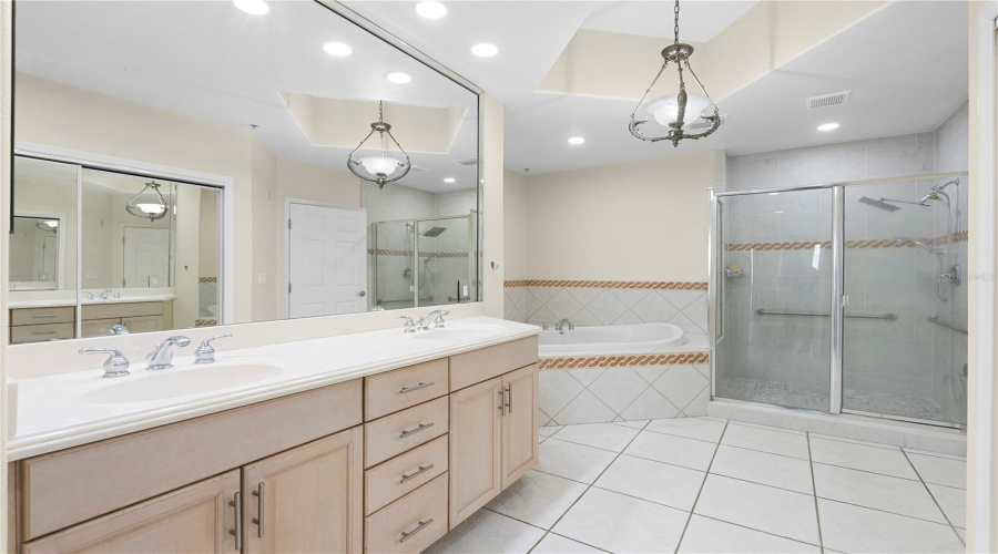 ORLANDO, Florida 32836, 2 Bedrooms Bedrooms, ,2 BathroomsBathrooms,Residential,For Sale,THE ESPLANADE,0,MFRO6380502