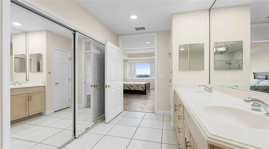 ORLANDO, Florida 32836, 2 Bedrooms Bedrooms, ,2 BathroomsBathrooms,Residential,For Sale,THE ESPLANADE,0,MFRO6380502