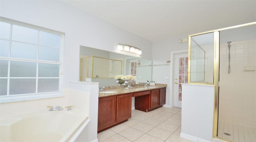 KISSIMMEE, Florida 34747, 6 Bedrooms Bedrooms, ,4 BathroomsBathrooms,Residential,For Sale,FORMOSA,0,MFRS5143573