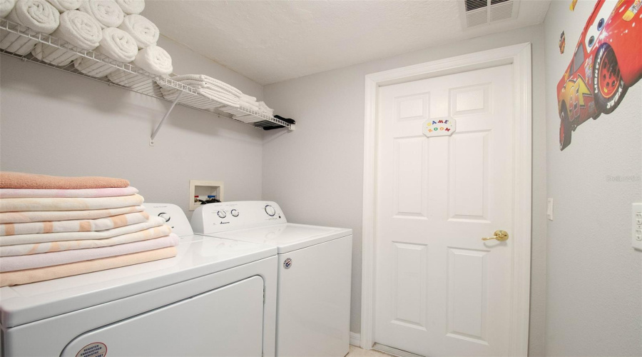 KISSIMMEE, Florida 34747, 6 Bedrooms Bedrooms, ,4 BathroomsBathrooms,Residential,For Sale,FORMOSA,0,MFRS5143573