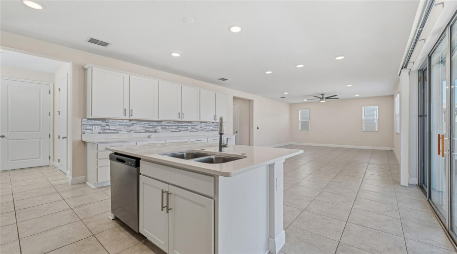 DAVENPORT, Florida 33837, 5 Bedrooms Bedrooms, ,3 BathroomsBathrooms,Residential,For Sale,SUGARWOOD,0,MFRS5143807