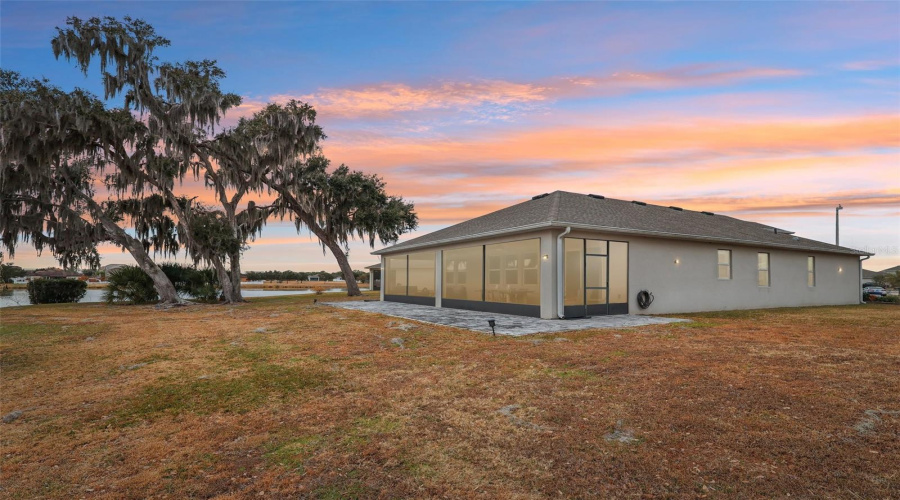 Closed lanai with water from every angle