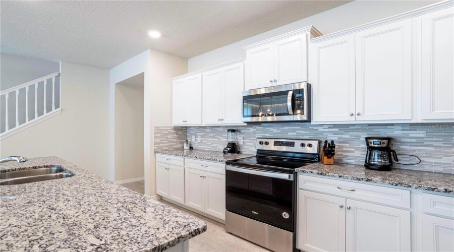 DAVENPORT, Florida 33897, 5 Bedrooms Bedrooms, ,4 BathroomsBathrooms,Residential,For Sale,JETTY,0,MFRO6381756