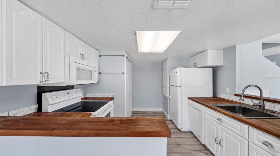 DAVENPORT, Florida 33897, 4 Bedrooms Bedrooms, ,3 BathroomsBathrooms,Residential,For Sale,WASHINGTON PALM,0,MFRO6354234