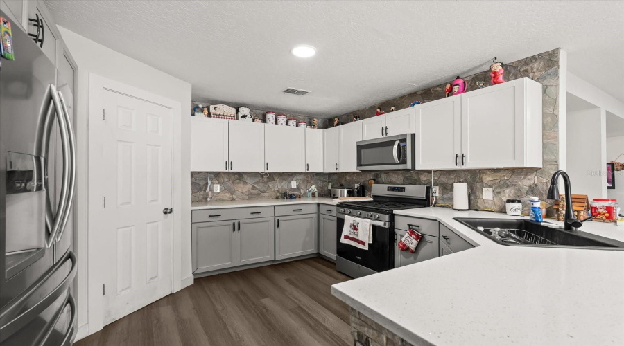 DAVENPORT, Florida 33897, 3 Bedrooms Bedrooms, ,2 BathroomsBathrooms,Residential,For Sale,RONA,0,MFRO6381045