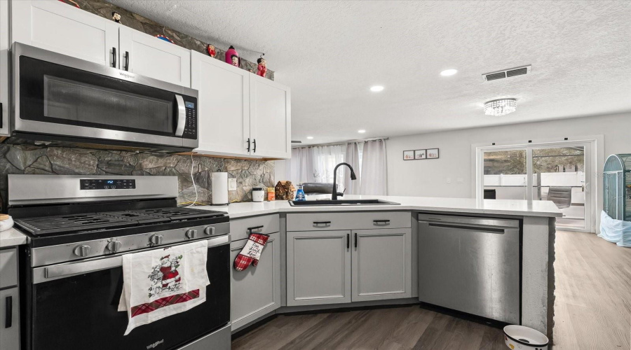 DAVENPORT, Florida 33897, 3 Bedrooms Bedrooms, ,2 BathroomsBathrooms,Residential,For Sale,RONA,0,MFRO6381045