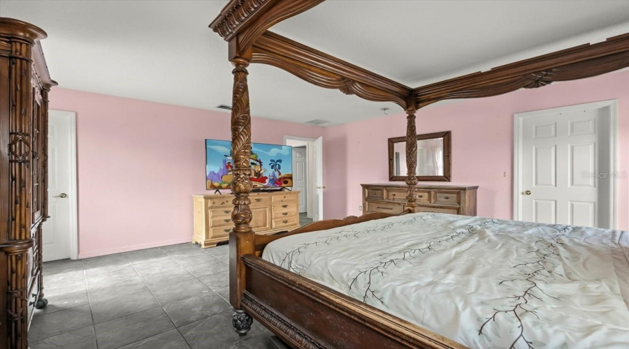 DAVENPORT, Florida 33897, 3 Bedrooms Bedrooms, ,2 BathroomsBathrooms,Residential,For Sale,RONA,0,MFRO6381045