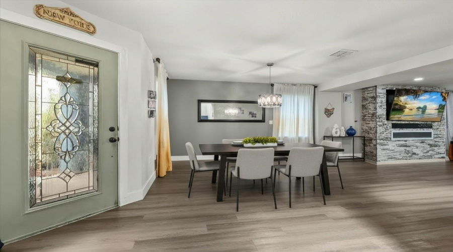 Photo has been virtually staged