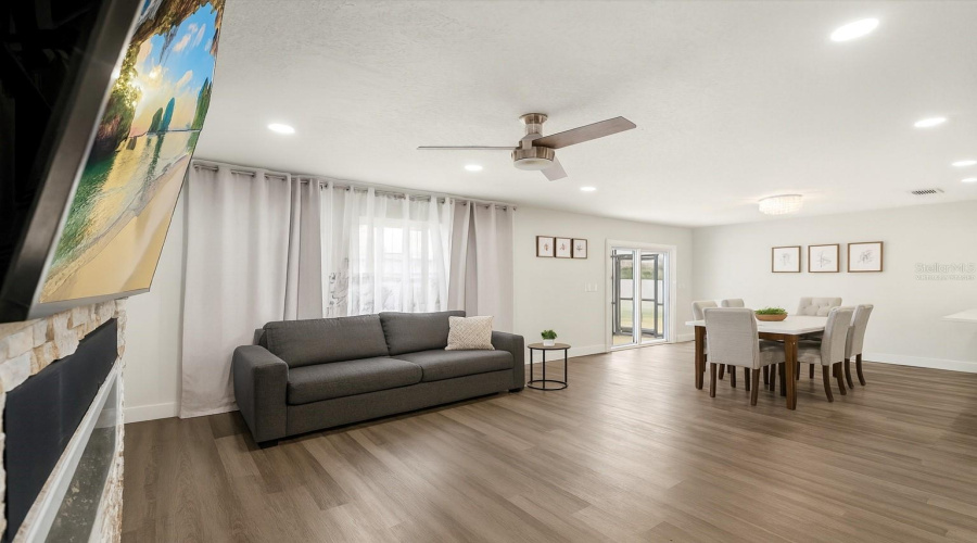 Photo has been virtually staged