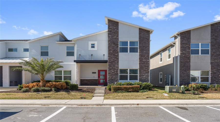 DAVENPORT, Florida 33896, 5 Bedrooms Bedrooms, ,4 BathroomsBathrooms,Residential,For Sale,SPLASH SHOT,0,MFRS5143803