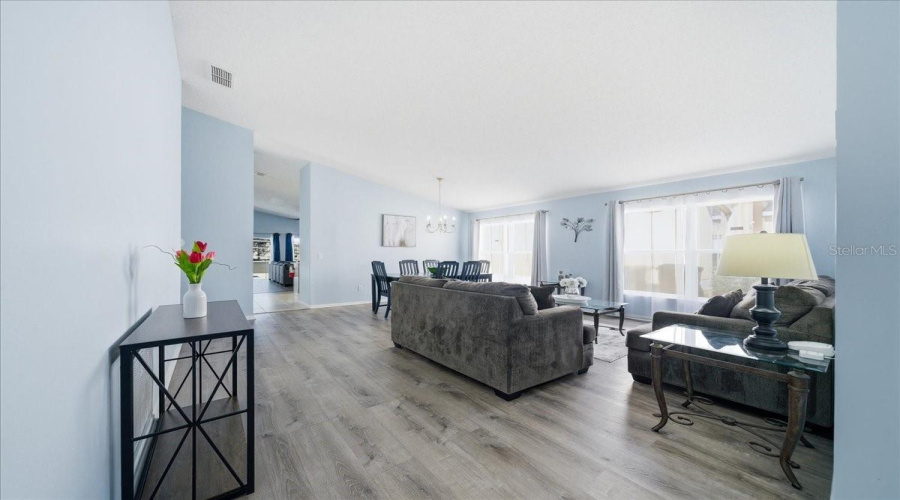 DAVENPORT, Florida 33897, 4 Bedrooms Bedrooms, ,2 BathroomsBathrooms,Residential,For Sale,BLOOMINGDALE,0,MFRO6380629