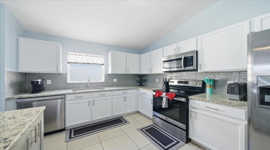 DAVENPORT, Florida 33897, 4 Bedrooms Bedrooms, ,2 BathroomsBathrooms,Residential,For Sale,BLOOMINGDALE,0,MFRO6380629