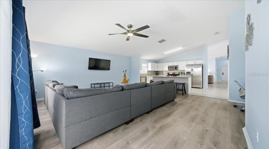 DAVENPORT, Florida 33897, 4 Bedrooms Bedrooms, ,2 BathroomsBathrooms,Residential,For Sale,BLOOMINGDALE,0,MFRO6380629