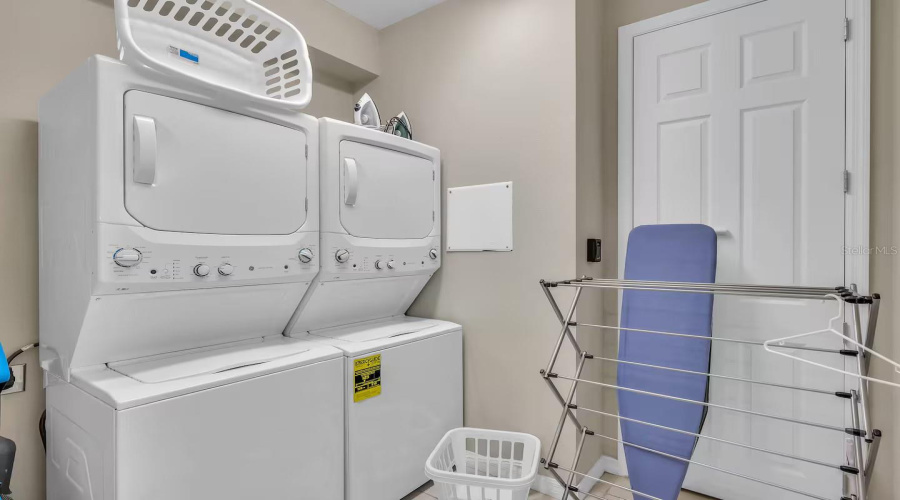 KISSIMMEE, Florida 34747, 9 Bedrooms Bedrooms, ,6 BathroomsBathrooms,Residential,For Sale,NASSAU POINT,0,MFRO6378553