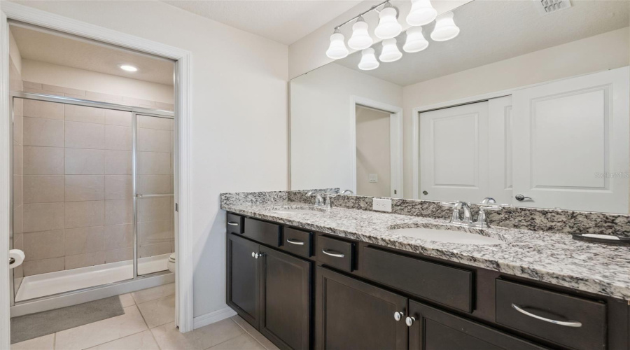 DAVENPORT, Florida 33897, 5 Bedrooms Bedrooms, ,4 BathroomsBathrooms,Residential,For Sale,PACIFIC,0,MFRO6352698