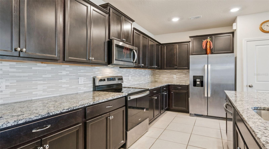 DAVENPORT, Florida 33897, 5 Bedrooms Bedrooms, ,4 BathroomsBathrooms,Residential,For Sale,PACIFIC,0,MFRO6352698