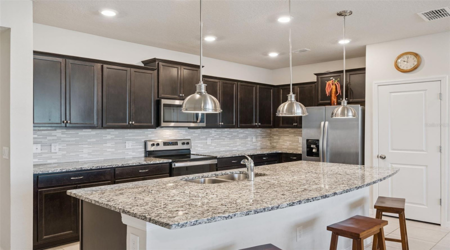 DAVENPORT, Florida 33897, 5 Bedrooms Bedrooms, ,4 BathroomsBathrooms,Residential,For Sale,PACIFIC,0,MFRO6352698