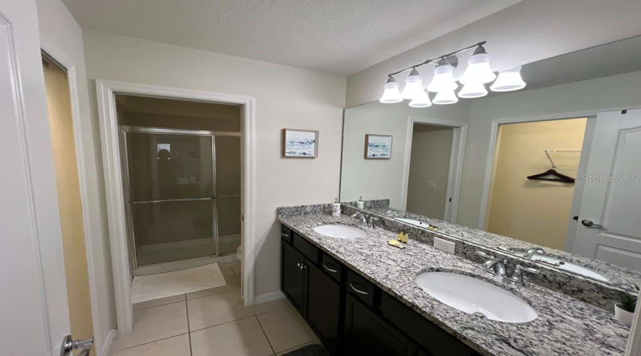 KISSIMMEE, Florida 34747, 5 Bedrooms Bedrooms, ,4 BathroomsBathrooms,Residential,For Sale,DUBAI,0,MFRO6382385