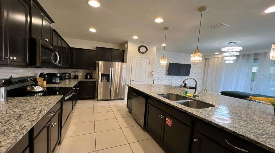 KISSIMMEE, Florida 34747, 5 Bedrooms Bedrooms, ,4 BathroomsBathrooms,Residential,For Sale,DUBAI,0,MFRO6382385