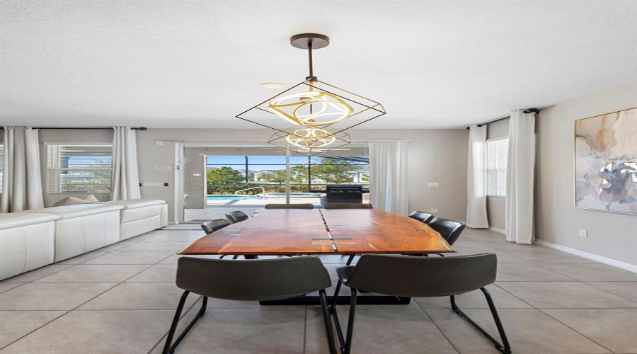 DAVENPORT, Florida 33837, 5 Bedrooms Bedrooms, ,4 BathroomsBathrooms,Residential,For Sale,OAKMOSS,0,MFRG5108167