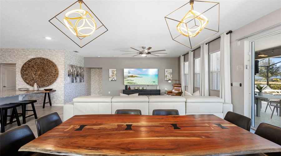 DAVENPORT, Florida 33837, 5 Bedrooms Bedrooms, ,4 BathroomsBathrooms,Residential,For Sale,OAKMOSS,0,MFRG5108167