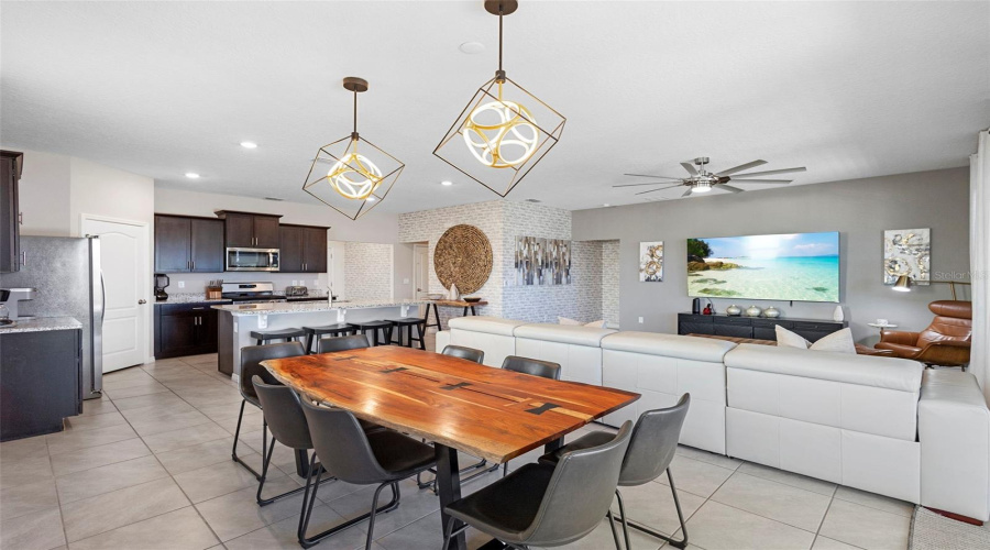 DAVENPORT, Florida 33837, 5 Bedrooms Bedrooms, ,4 BathroomsBathrooms,Residential,For Sale,OAKMOSS,0,MFRG5108167