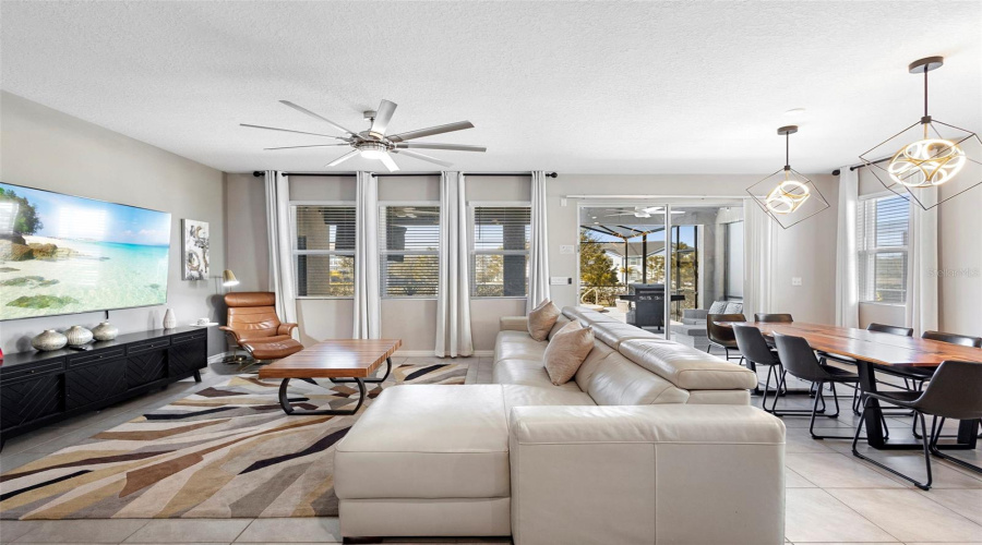 DAVENPORT, Florida 33837, 5 Bedrooms Bedrooms, ,4 BathroomsBathrooms,Residential,For Sale,OAKMOSS,0,MFRG5108167