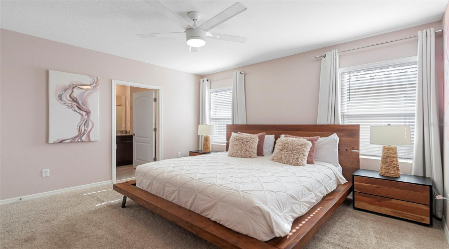 DAVENPORT, Florida 33837, 5 Bedrooms Bedrooms, ,4 BathroomsBathrooms,Residential,For Sale,OAKMOSS,0,MFRG5108167