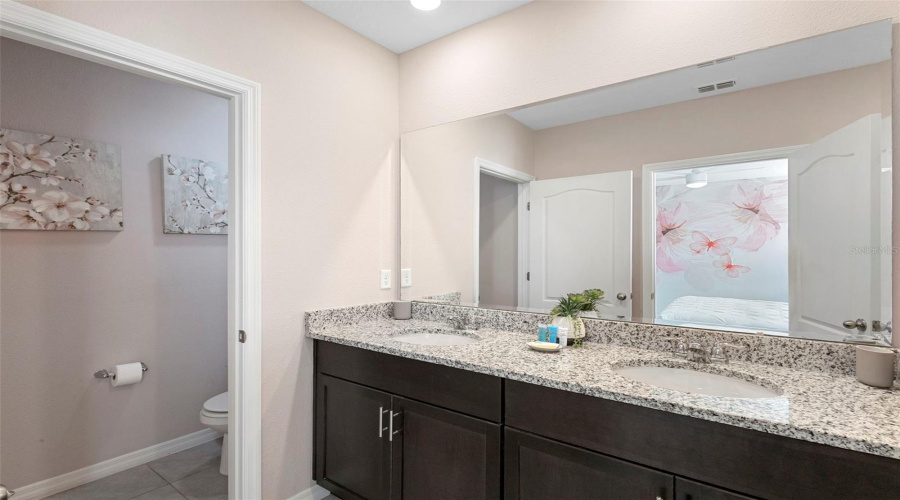 DAVENPORT, Florida 33837, 5 Bedrooms Bedrooms, ,4 BathroomsBathrooms,Residential,For Sale,OAKMOSS,0,MFRG5108167