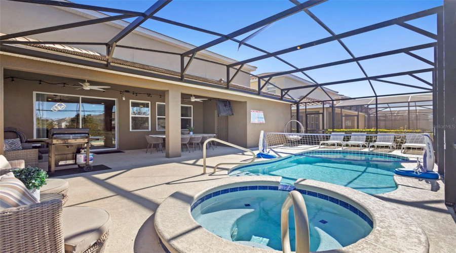 DAVENPORT, Florida 33837, 5 Bedrooms Bedrooms, ,4 BathroomsBathrooms,Residential,For Sale,OAKMOSS,0,MFRG5108167