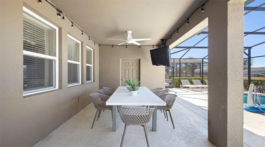 DAVENPORT, Florida 33837, 5 Bedrooms Bedrooms, ,4 BathroomsBathrooms,Residential,For Sale,OAKMOSS,0,MFRG5108167