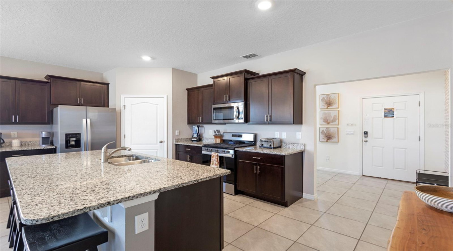 DAVENPORT, Florida 33837, 5 Bedrooms Bedrooms, ,4 BathroomsBathrooms,Residential,For Sale,OAKMOSS,0,MFRG5108167