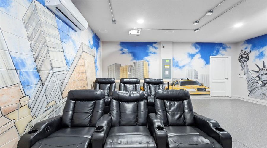 DAVENPORT, Florida 33837, 5 Bedrooms Bedrooms, ,4 BathroomsBathrooms,Residential,For Sale,OAKMOSS,0,MFRG5108167