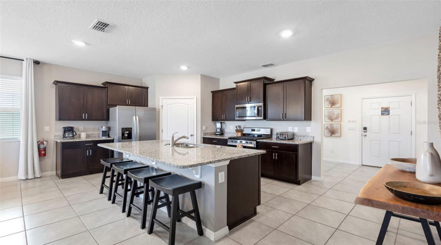 DAVENPORT, Florida 33837, 5 Bedrooms Bedrooms, ,4 BathroomsBathrooms,Residential,For Sale,OAKMOSS,0,MFRG5108167